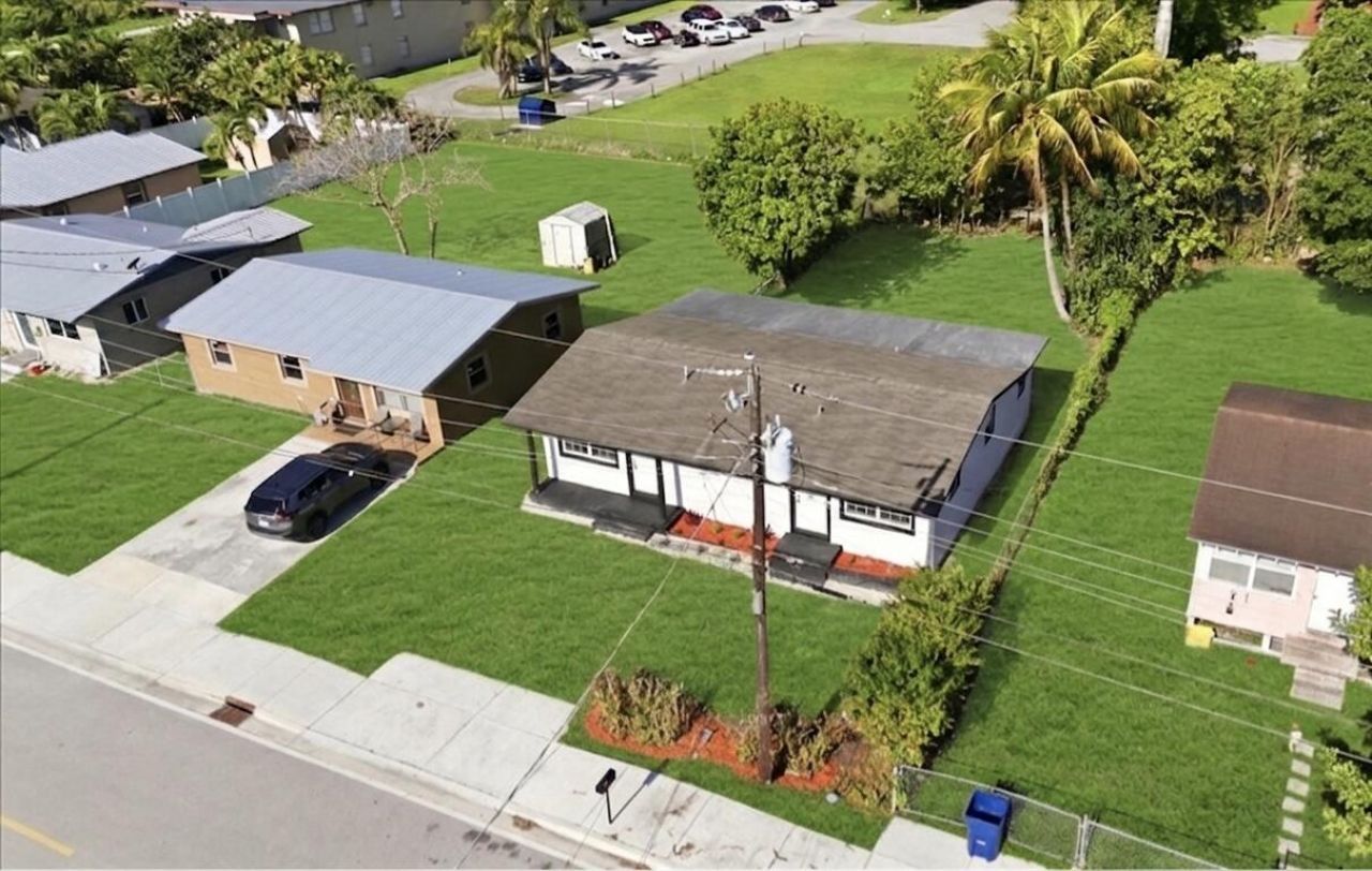 270 SW 10th Avenue, South Bay, FL 33493 Photo