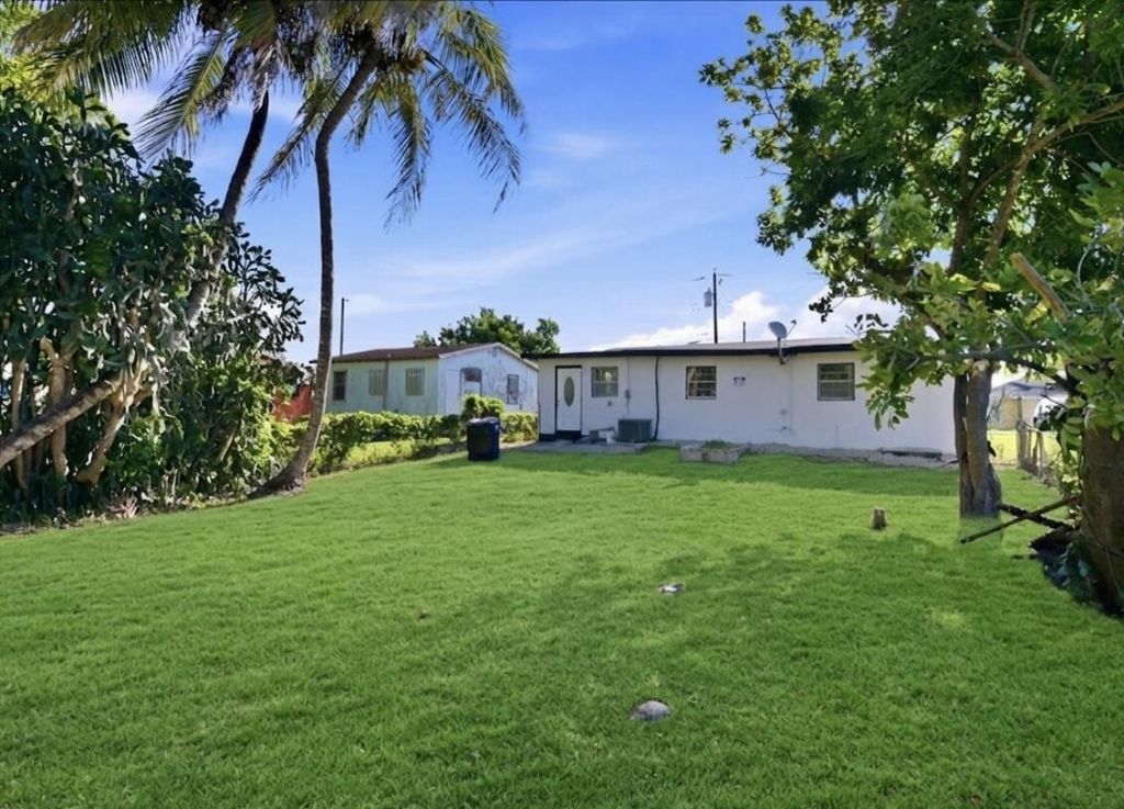 270 SW 10th Avenue, South Bay, FL 33493 Photo