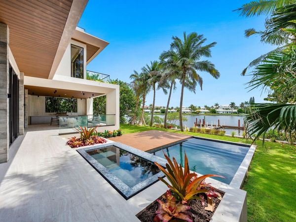 5 Barefoot Lane, Lantana, FL 33462