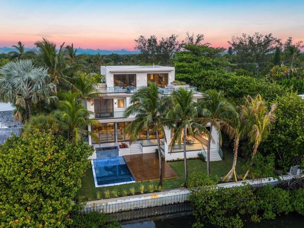 5 Barefoot Lane, Lantana, FL 33462