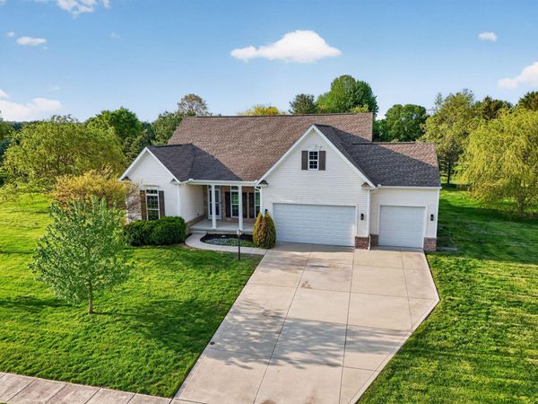 100 York Gate Drive , Pataskala, OH 43062