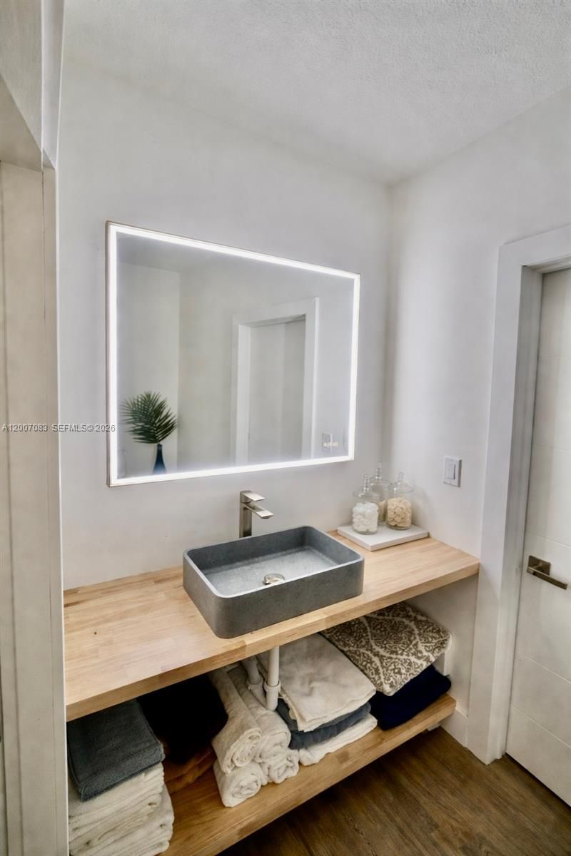 1800 N Bayshore Dr , Unit 303, Miami, FL 33132 Photo
