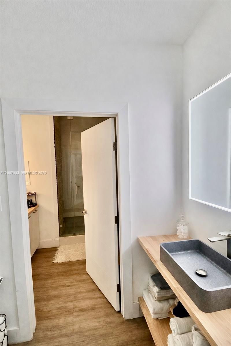 1800 N Bayshore Dr , Unit 303, Miami, FL 33132 Photo