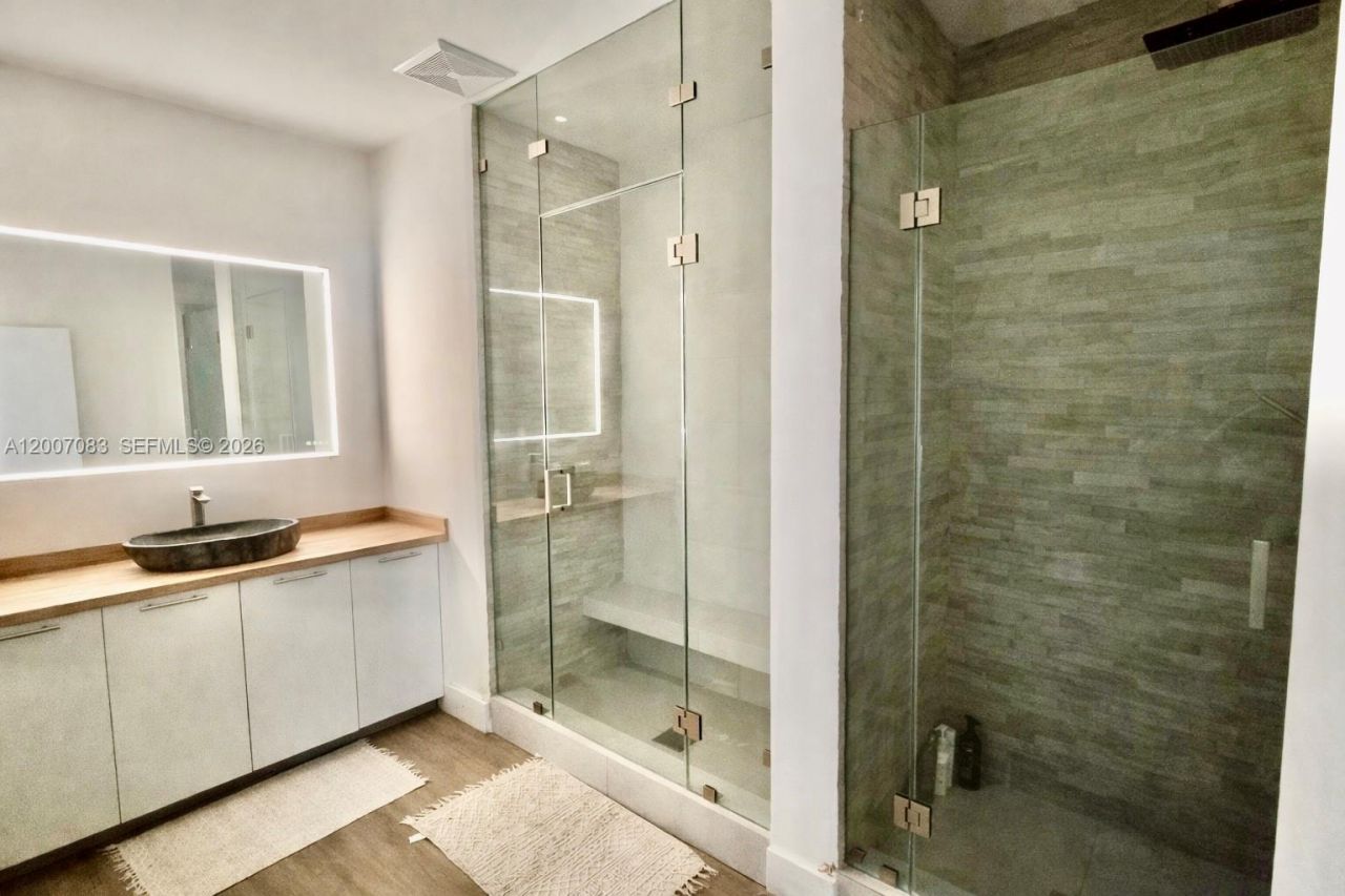 1800 N Bayshore Dr , Unit 303, Miami, FL 33132 Photo