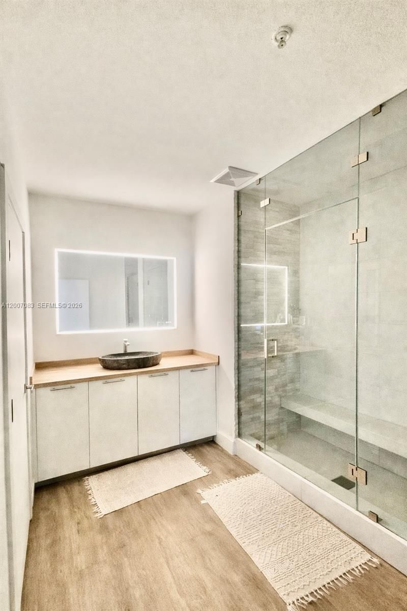 1800 N Bayshore Dr , Unit 303, Miami, FL 33132 Photo