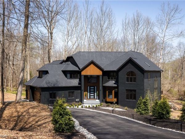 6100 Loch Lomond Court, Solon, OH 44139