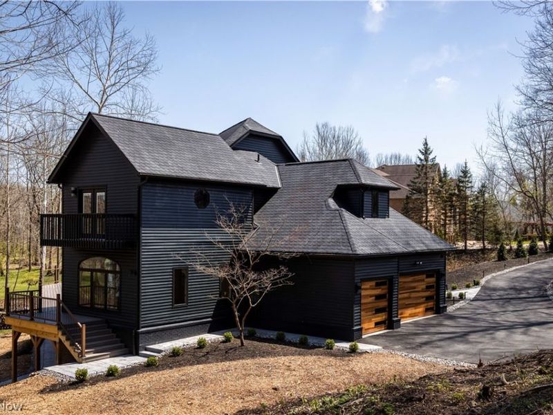 6100 Loch Lomond Court, Solon, OH 44139 Photo 2