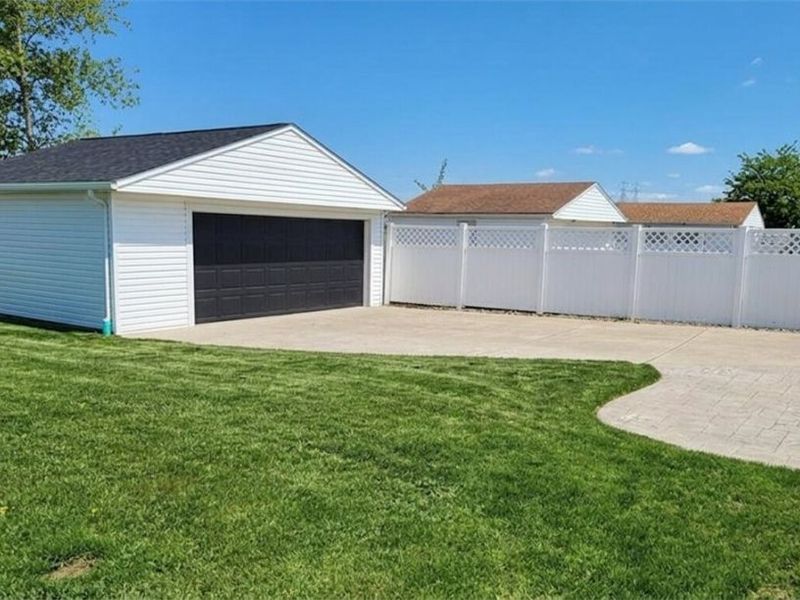 14306 Parkman Boulevard, Brook Park, OH 44142 Photo 9