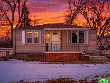 6923 N 60th Street , Omaha, NE 68152