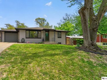 330 S 38th Street , Lincoln, NE 68510