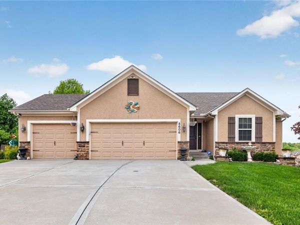 8606 N Utica Court, Kansas City, MO 64153