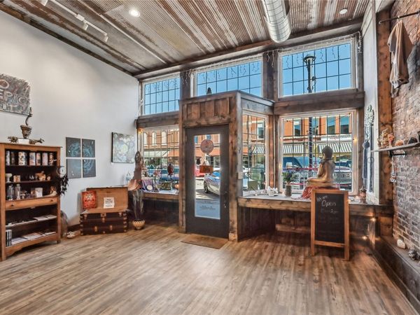 807 12th Street , Belle Plaine, IA 52208