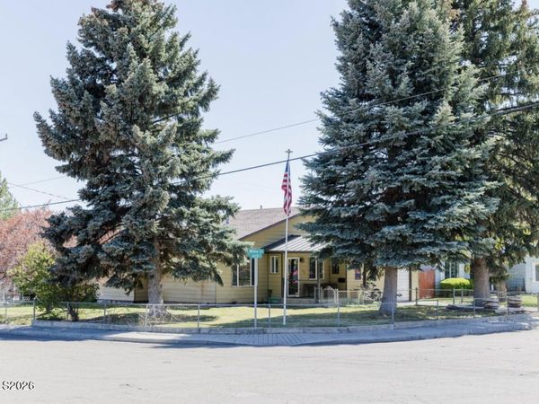 392 Willow Street, Elko, NV 89801