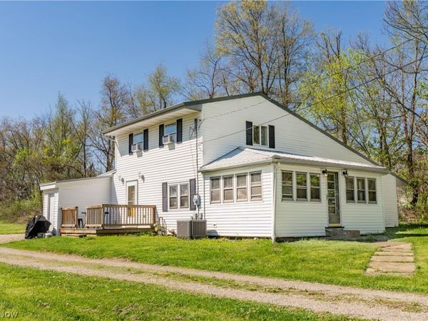 1548 Vanderhoof Road , Barberton, OH 44203