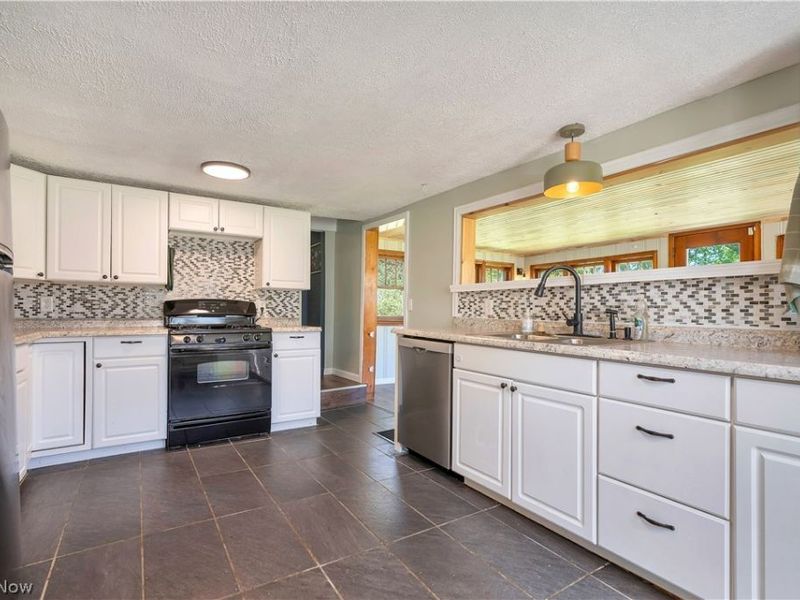 1548 Vanderhoof Road, Barberton, OH 44203 Photo 11