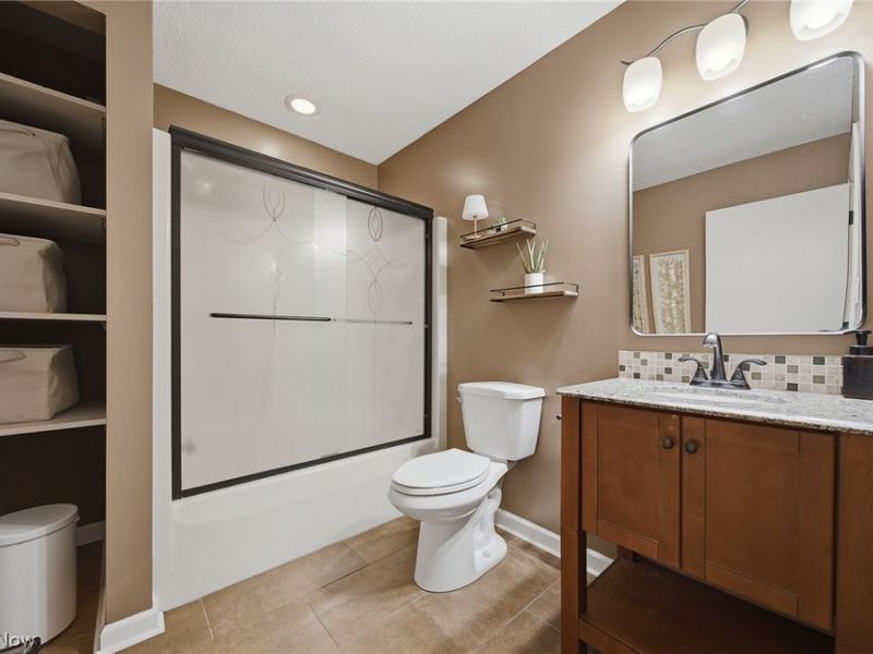 25021 Forbes Road, Oakwood Village, OH 44146 Photo 10