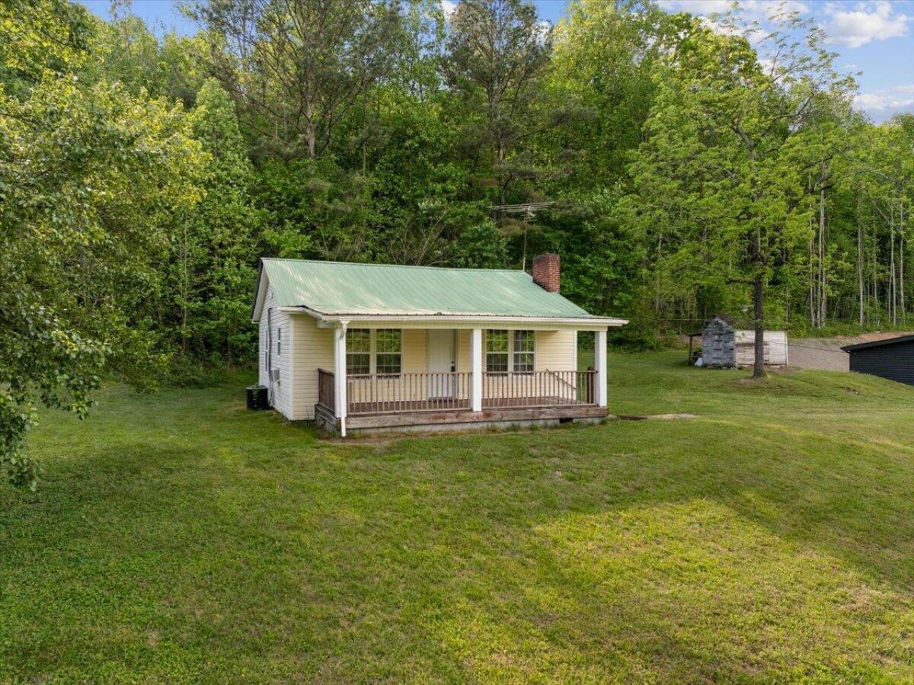 1272 Tunnel Hill Varnell Road, Dalton, GA 30720 Main Photo
