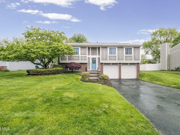 2160 Queensdale Court, Maumee, OH 43537