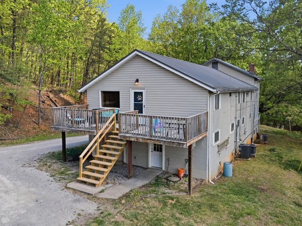 897 Dellwood RD , Salem, VA 24153