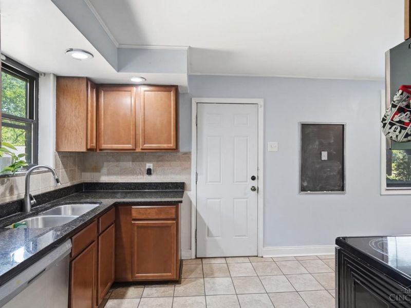 5642 Surrey Avenue, Green Township, OH 45248 Photo 10