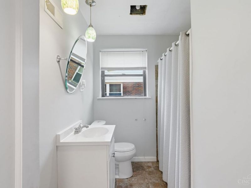 5642 Surrey Avenue, Green Township, OH 45248 Photo 18