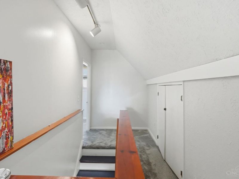 5642 Surrey Avenue, Green Township, OH 45248 Photo 19