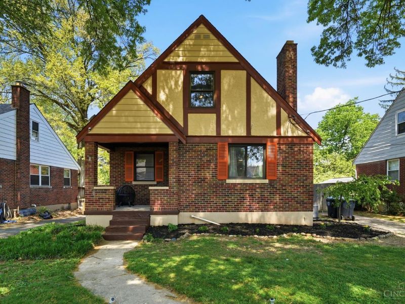 5642 Surrey Avenue, Green Township, OH 45248 Photo 2