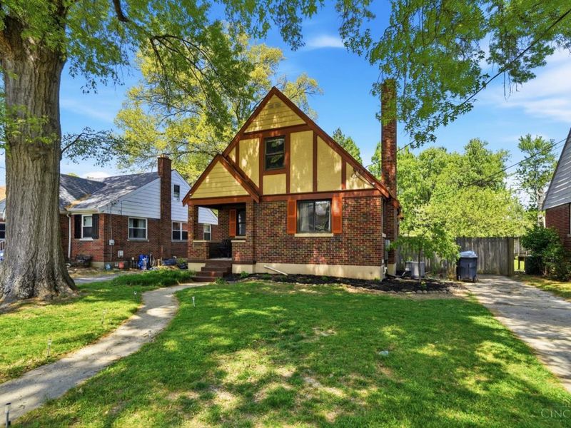 5642 Surrey Avenue, Green Township, OH 45248 Photo 3