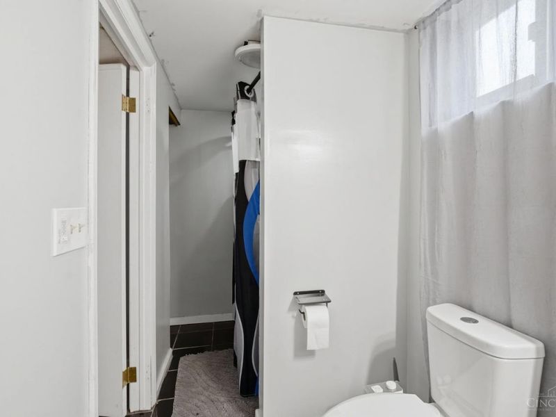 5642 Surrey Avenue, Green Township, OH 45248 Photo 32