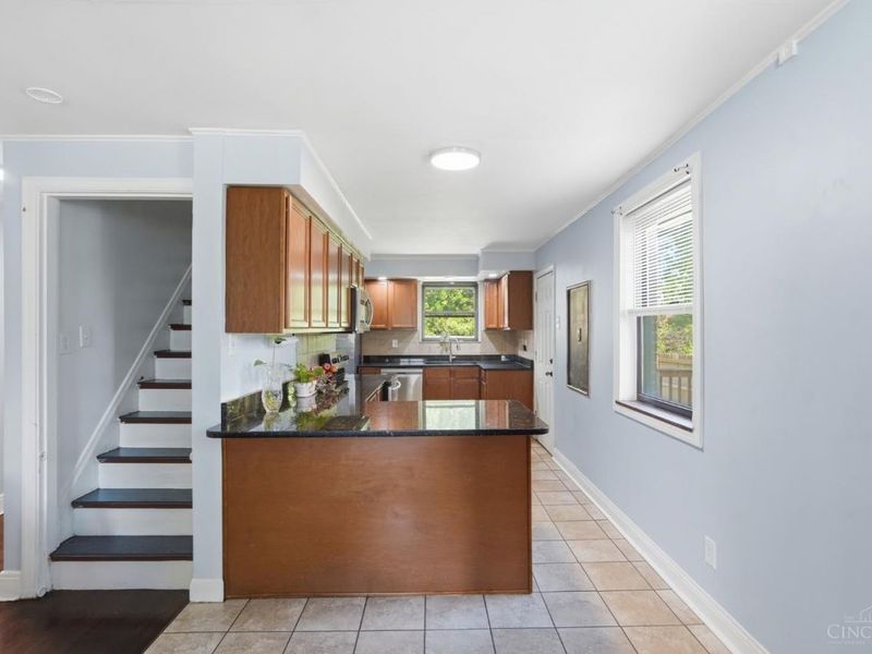 5642 Surrey Avenue, Green Township, OH 45248 Photo 8