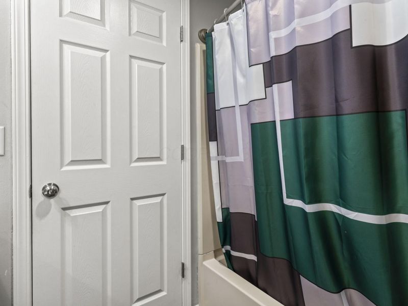 5116 Strawberry Farms Boulevard, Columbus, OH 43230 Photo 38