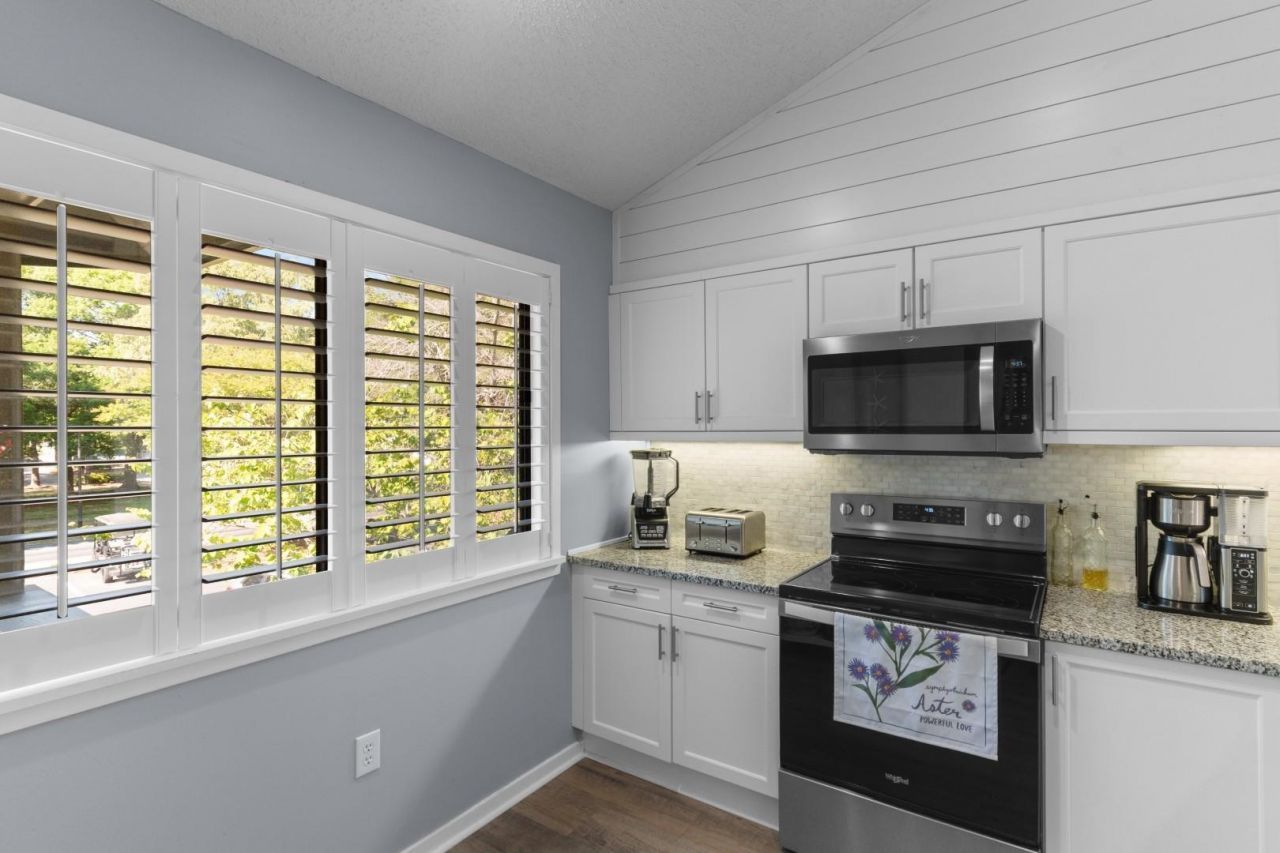 201 Westleton Dr.  Photo 4