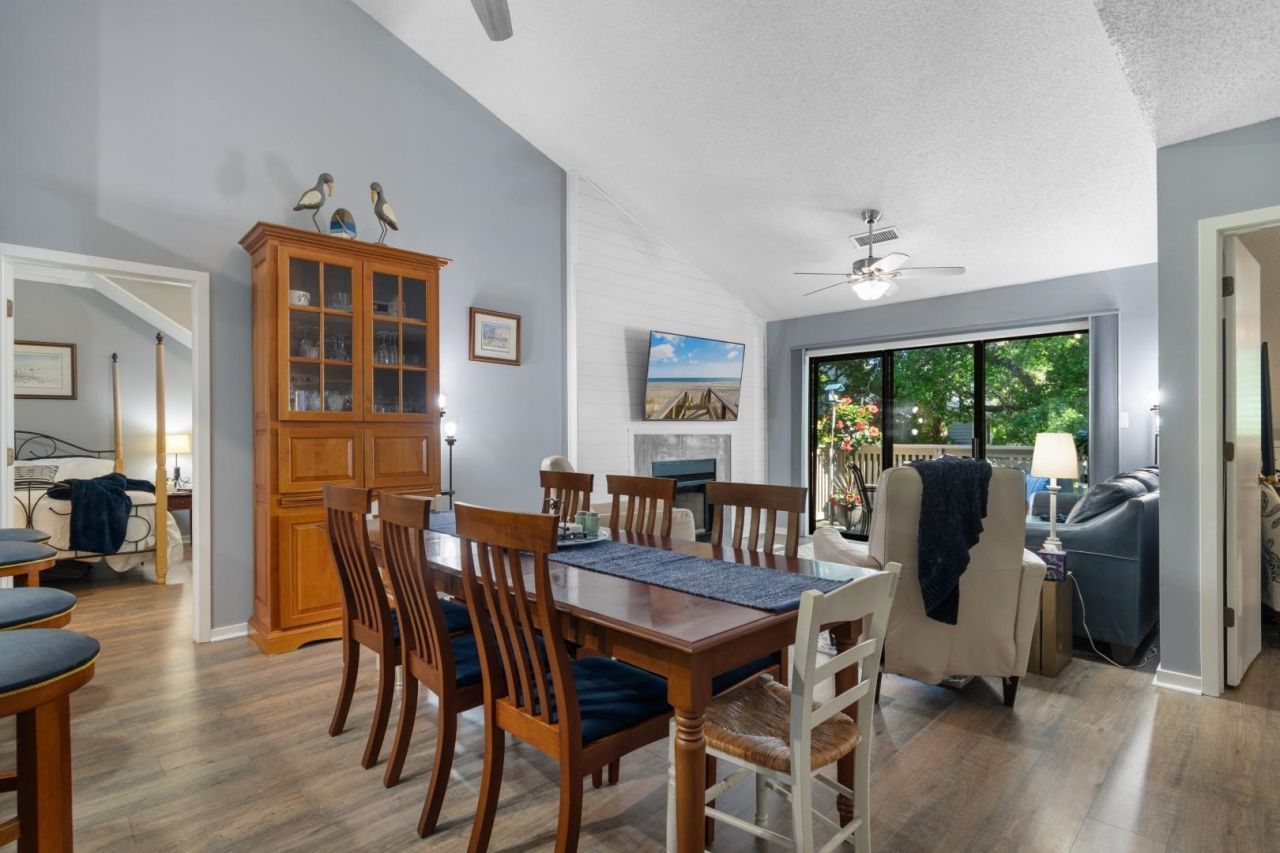 201 Westleton Dr.  Photo 7