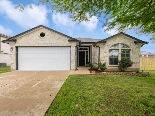 102 Anderson ST , Hutto, TX 78634