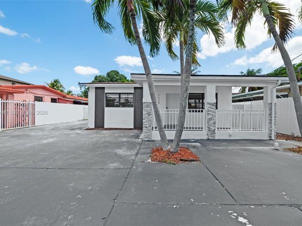7120 SW 21st St , Miami, FL 33155