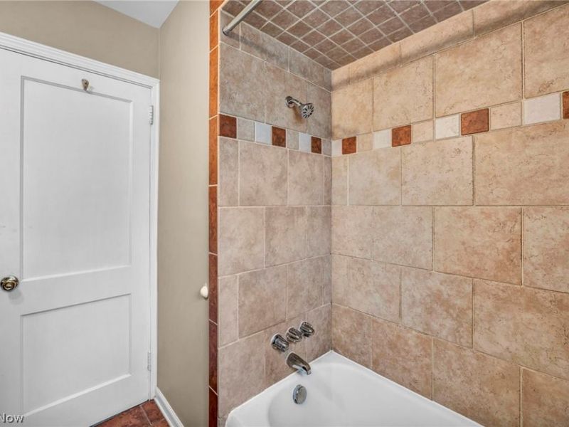 1371 Cranover Road, Lyndhurst, OH 44124 Photo 17