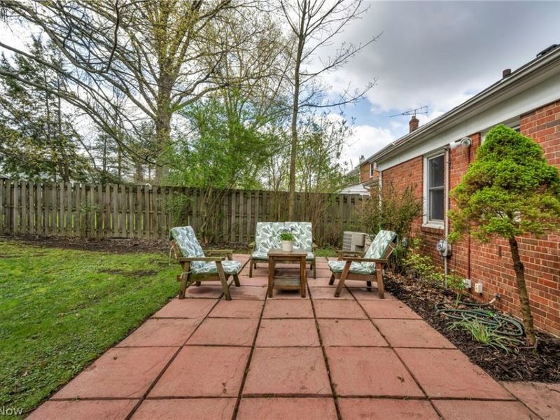 1371 Cranover Road, Lyndhurst, OH 44124 Photo 2