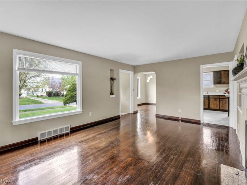 1371 Cranover Road, Lyndhurst, OH 44124 Photo 5
