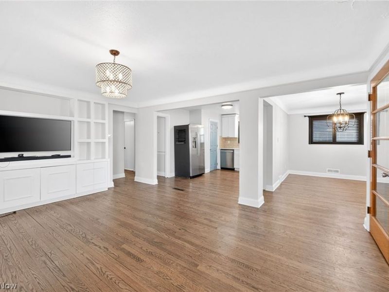 3105 W 155th Street, Cleveland, OH 44111 Photo 2