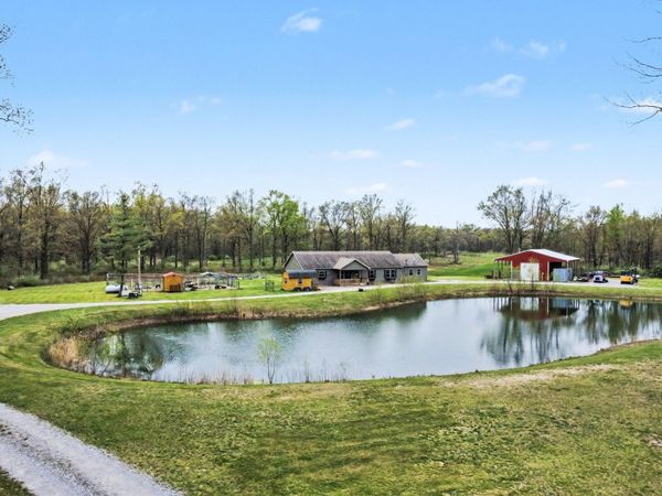 7526 N 200 E , Wheatfield, IN 46392