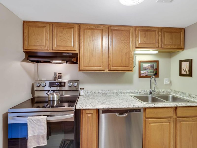 1126 N Merrimar Circle, Unit # C, Columbus, OH 43220 Photo 12