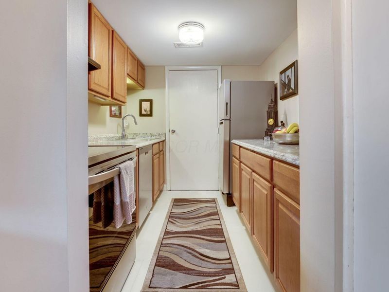 1126 N Merrimar Circle, Unit # C, Columbus, OH 43220 Photo 13