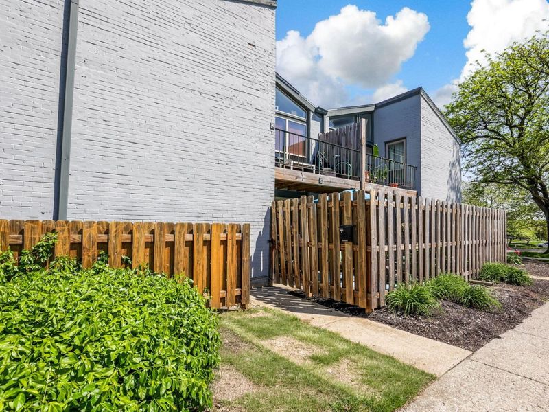 1126 N Merrimar Circle, Unit # C, Columbus, OH 43220 Photo 23