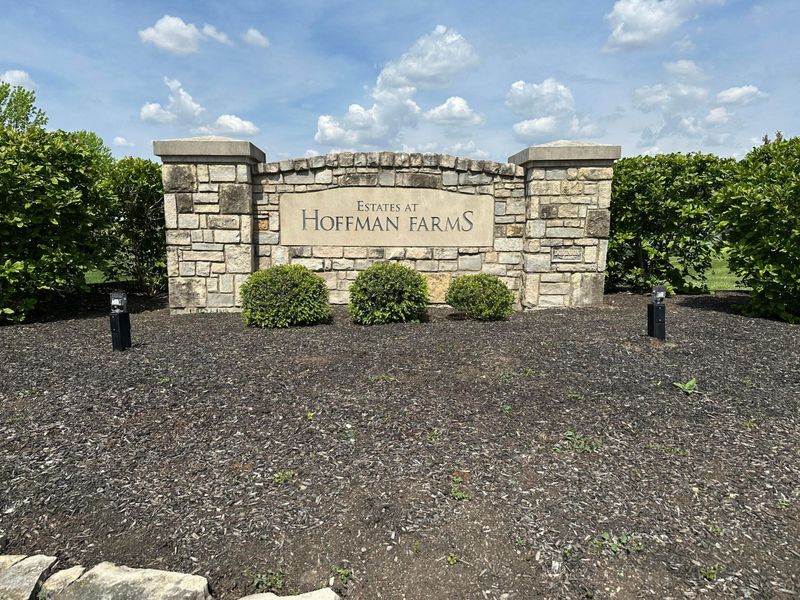 6073 BAUMEISTER Drive, Hilliard, OH 43026 Photo 2