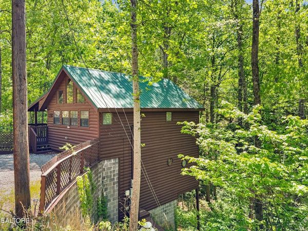 1607 S Mountain View Rd, Sevierville, TN 37876