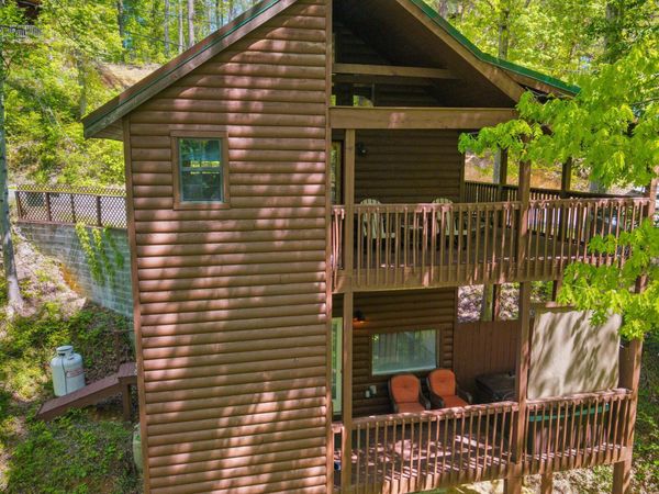 1607 S Mountain View Rd, Sevierville, TN 37876