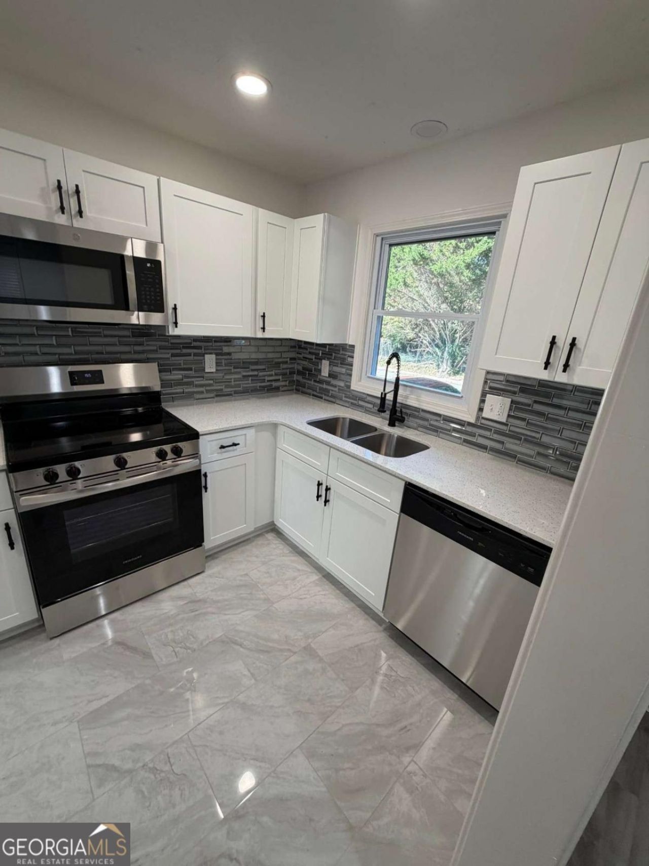 2250 Kings Gate Circle, Unit B, Snellville, GA 30078 Main Photo
