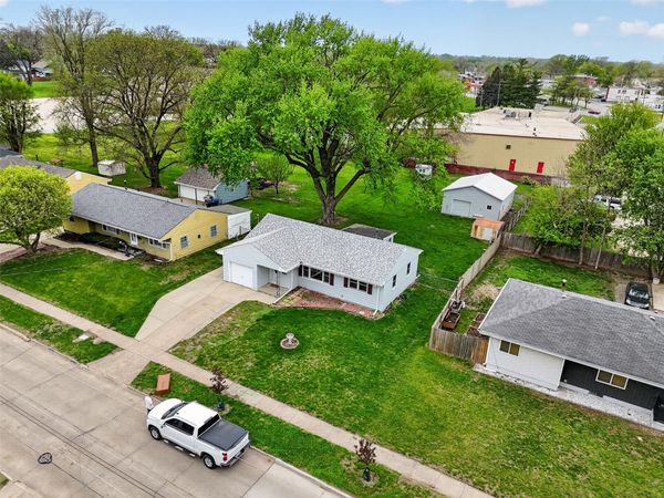 1520 E 26th Street, Des Moines, IA 50317