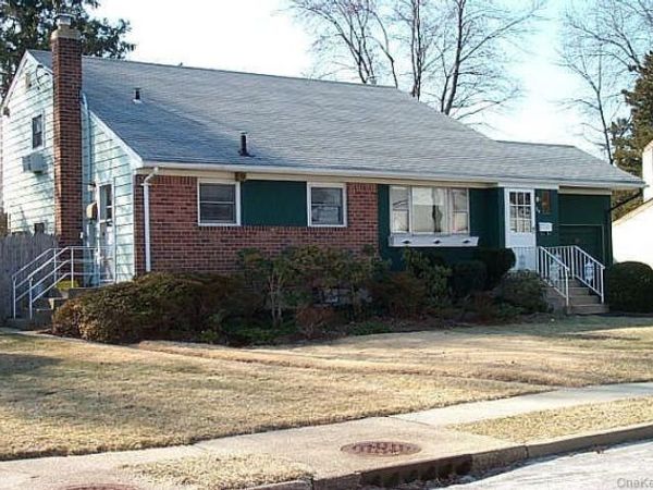 24 Jerold Street , Plainview, NY 11803