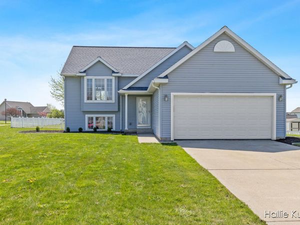 7035 Deer Cove Drive SE, Caledonia, MI 49316